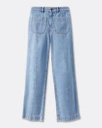 Jeans de mujer en denim ligero color azul claro, corte recto y holgado, tejido 100% algodón que ofrece comodidad y estilo casual, apto para todas las morfologías.