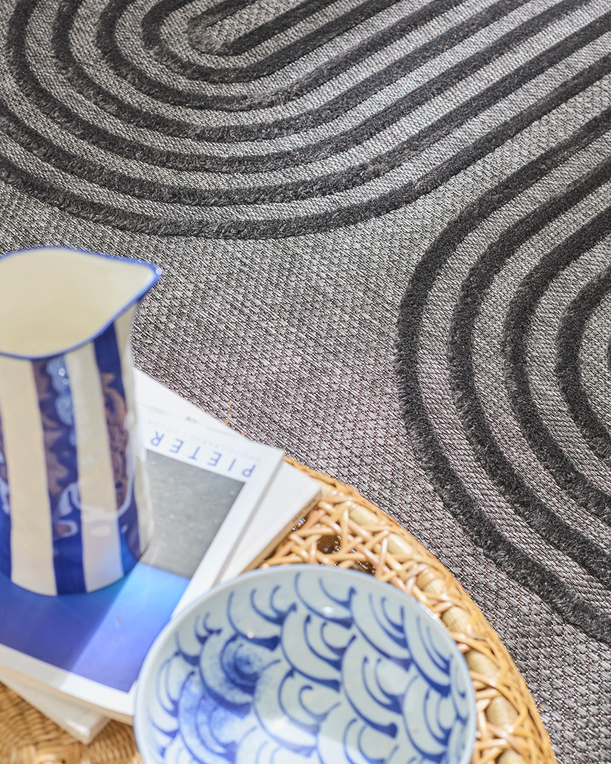Alfombra interior y exterior con motivos ondulados SANTORINI Negro: SAN987NOI Alfombras Nazar