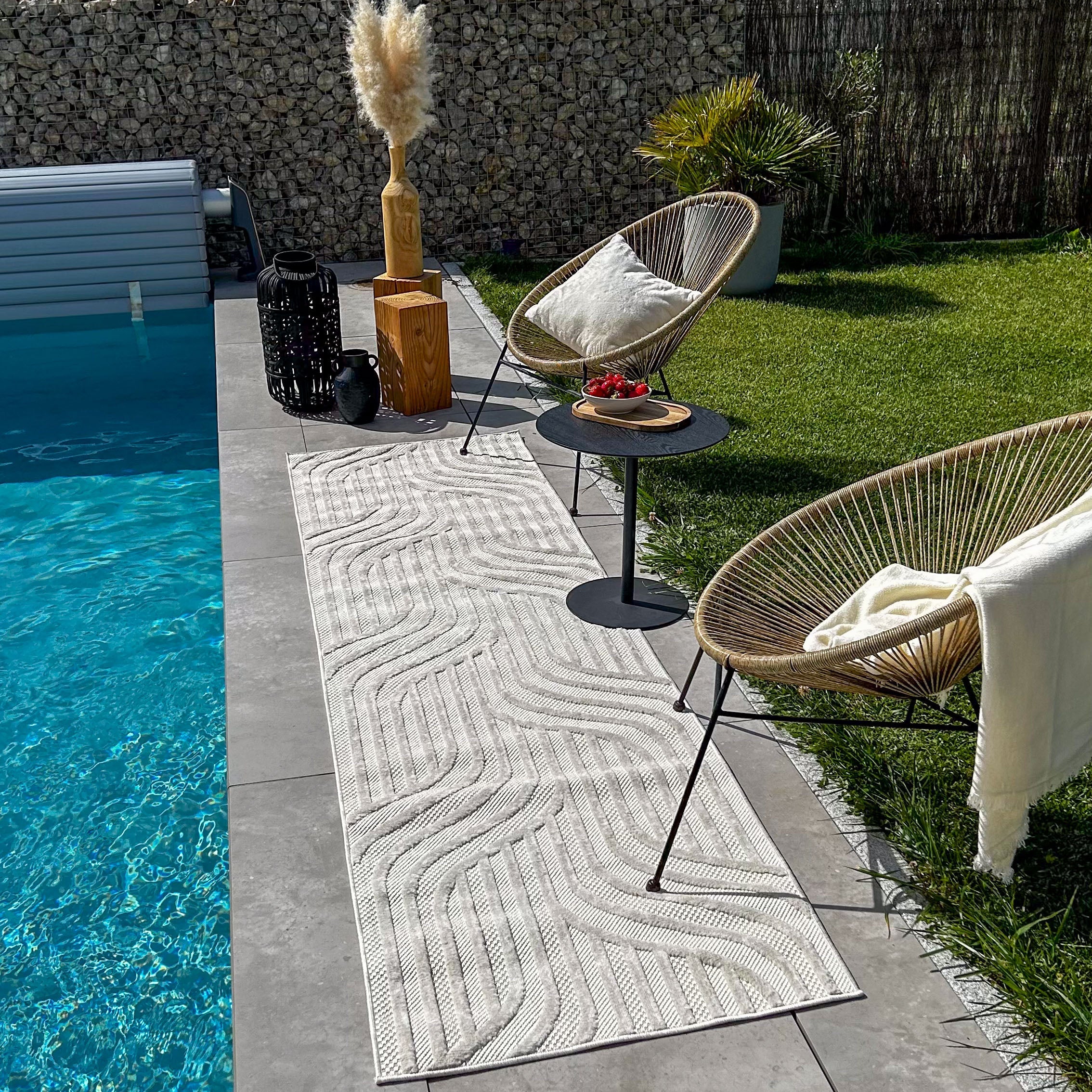 Alfombra Santorini White con motivos gráficos para interior y exterior: SAN989BLA Alfombras Nazar