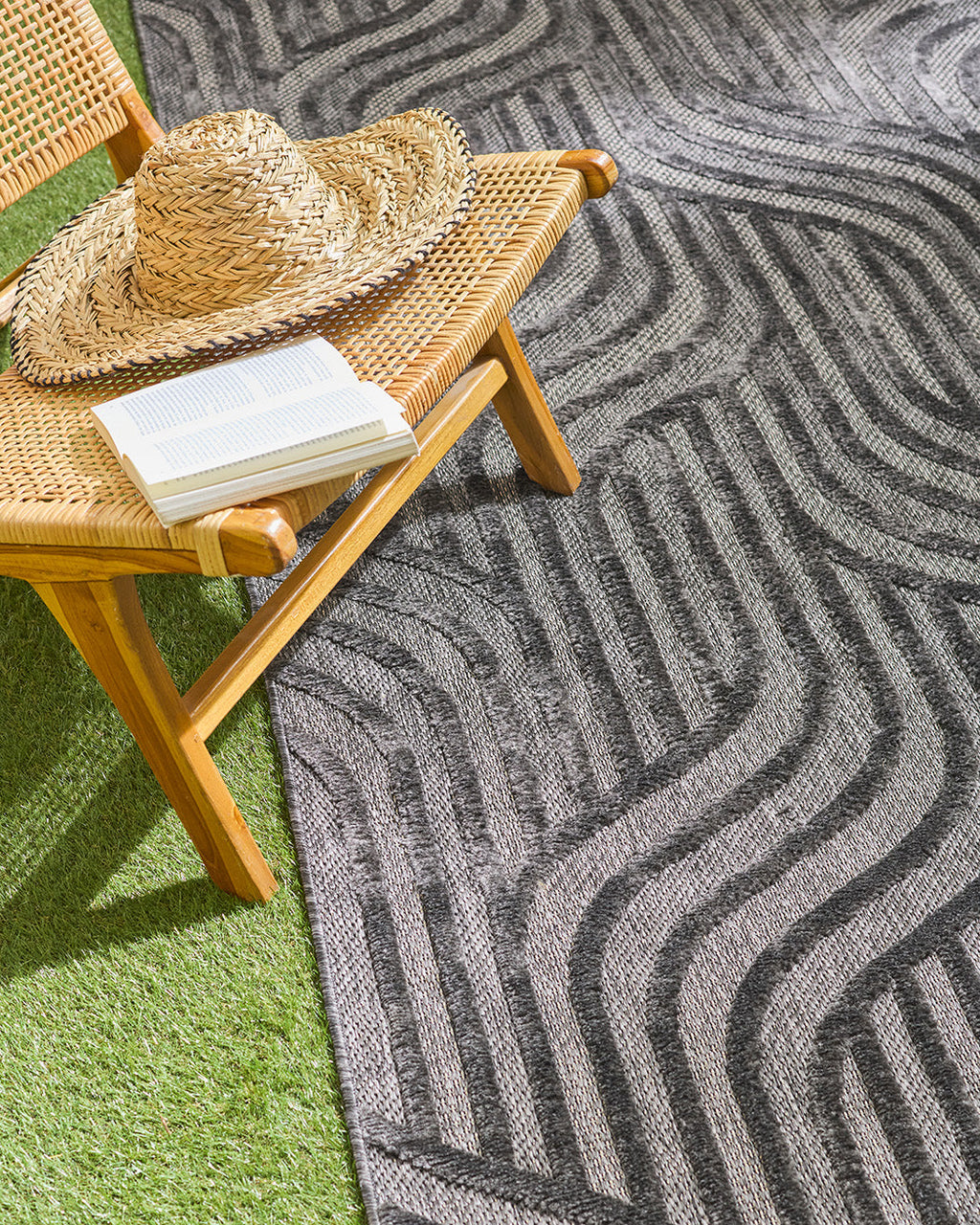 Alfombra con estampado gráfico para interior y exterior Santorini Black: SAN989NOI Alfombras Nazar