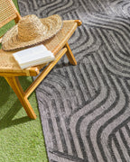 Alfombra con estampado gráfico para interior y exterior Santorini Black: SAN989NOI Alfombras Nazar