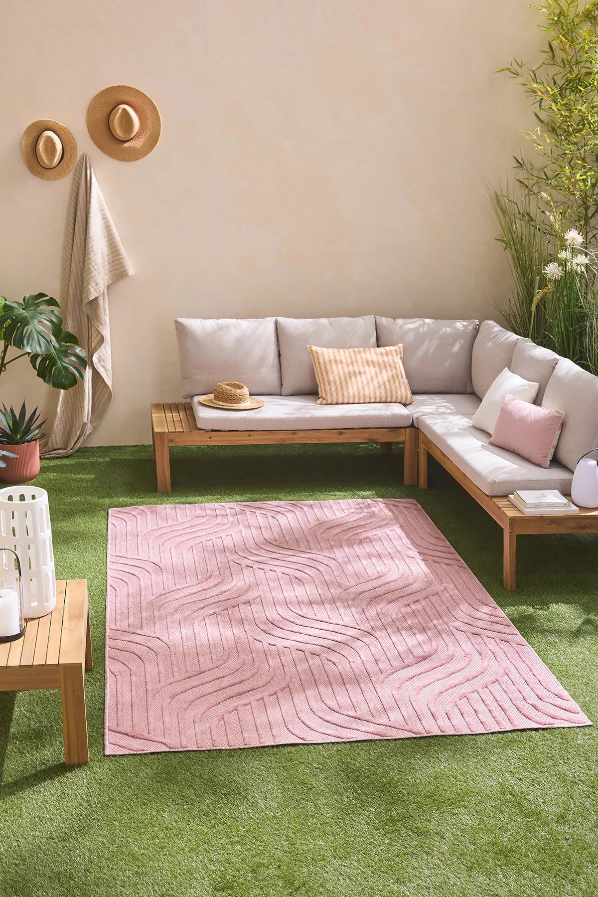 Santorini 989 Rug - Graphic Pattern - Pink - Indoor / Outdoor