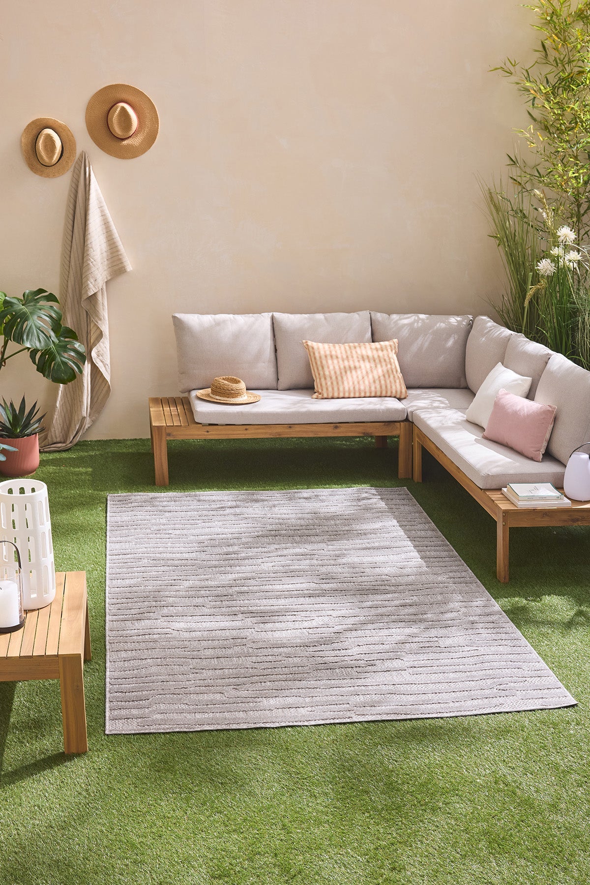 Gray patterned indoor and outdoor rugs: SAN990GRI Nazar rugs