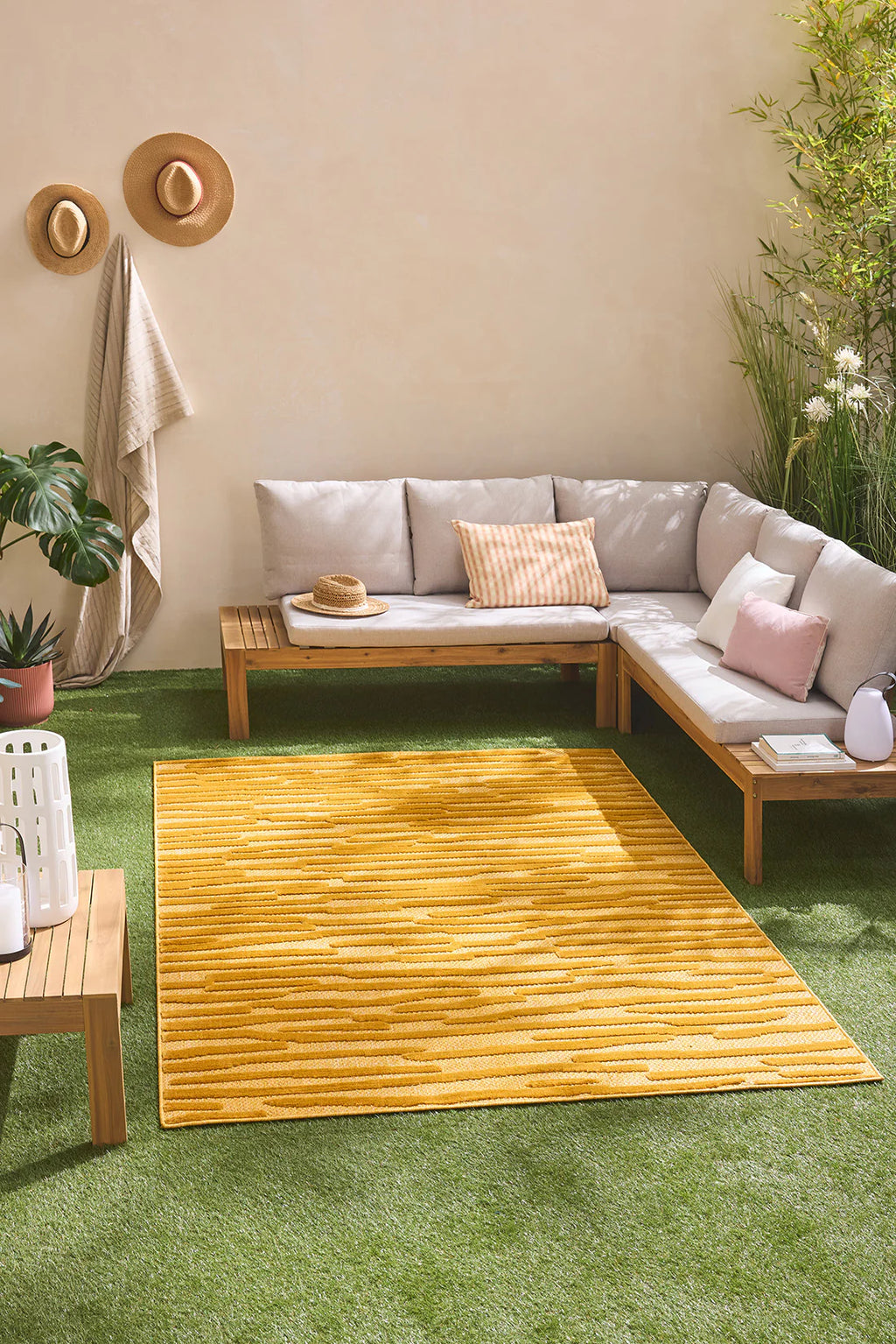 Santorini 990 Rug - Graphic Pattern - Yellow - Indoor / Outdoor