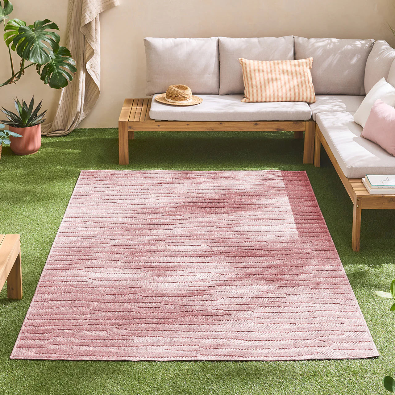 Santorini 990 Rug - Graphic Pattern - Pink - Indoor / Outdoor