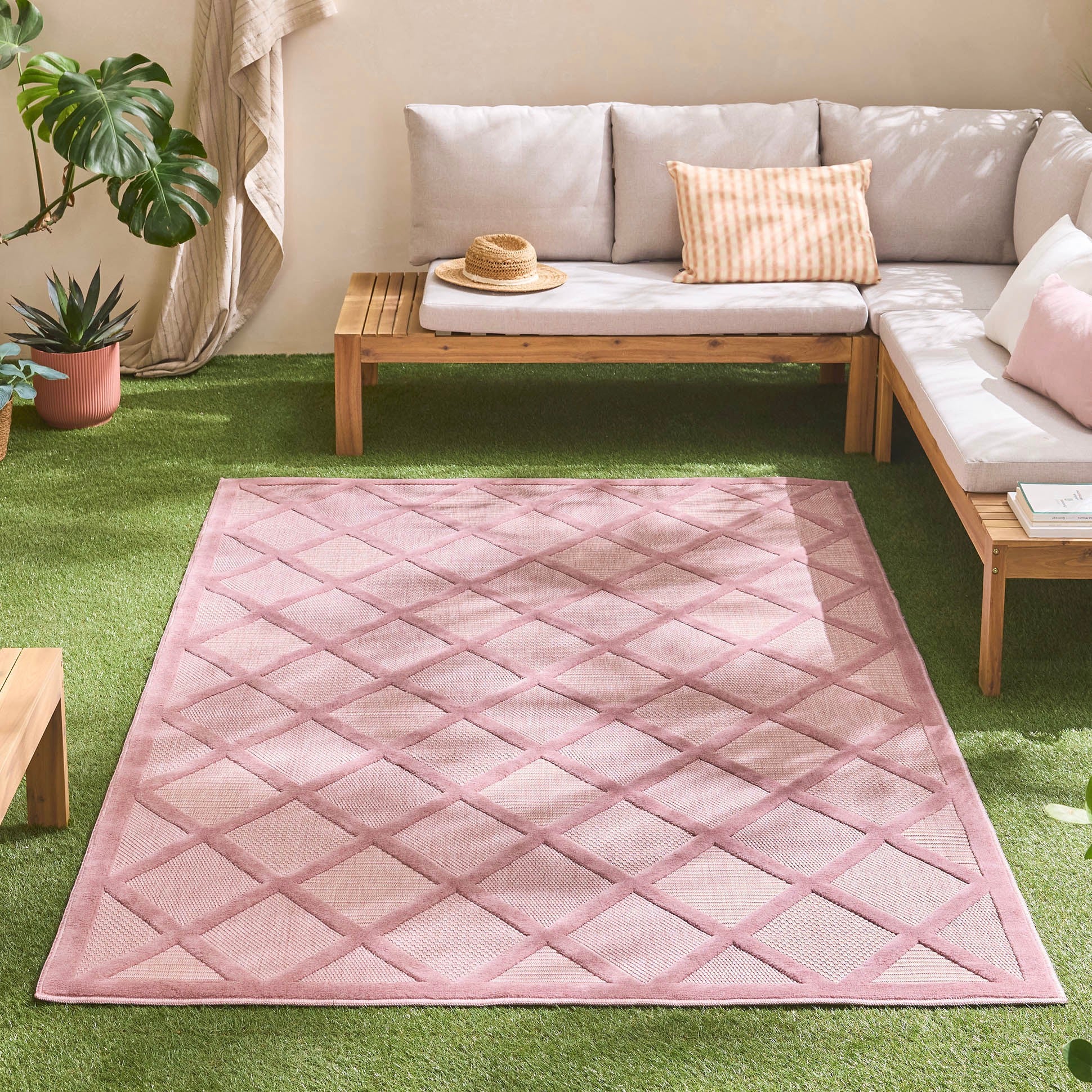 Santorini 991 Rug - Graphic Pattern - Pink - Indoor / Outdoor