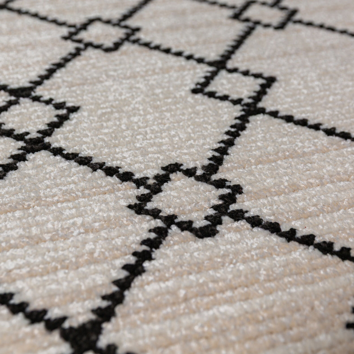 Allia Diamond - Modern Runner Rug