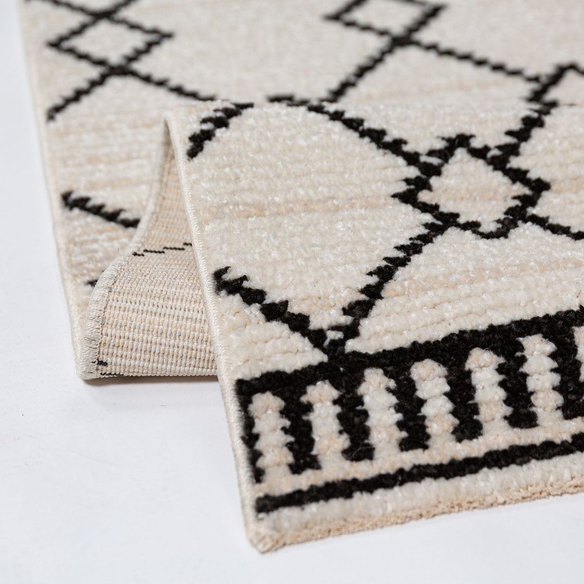 Allia Diamond - Modern Runner Rug