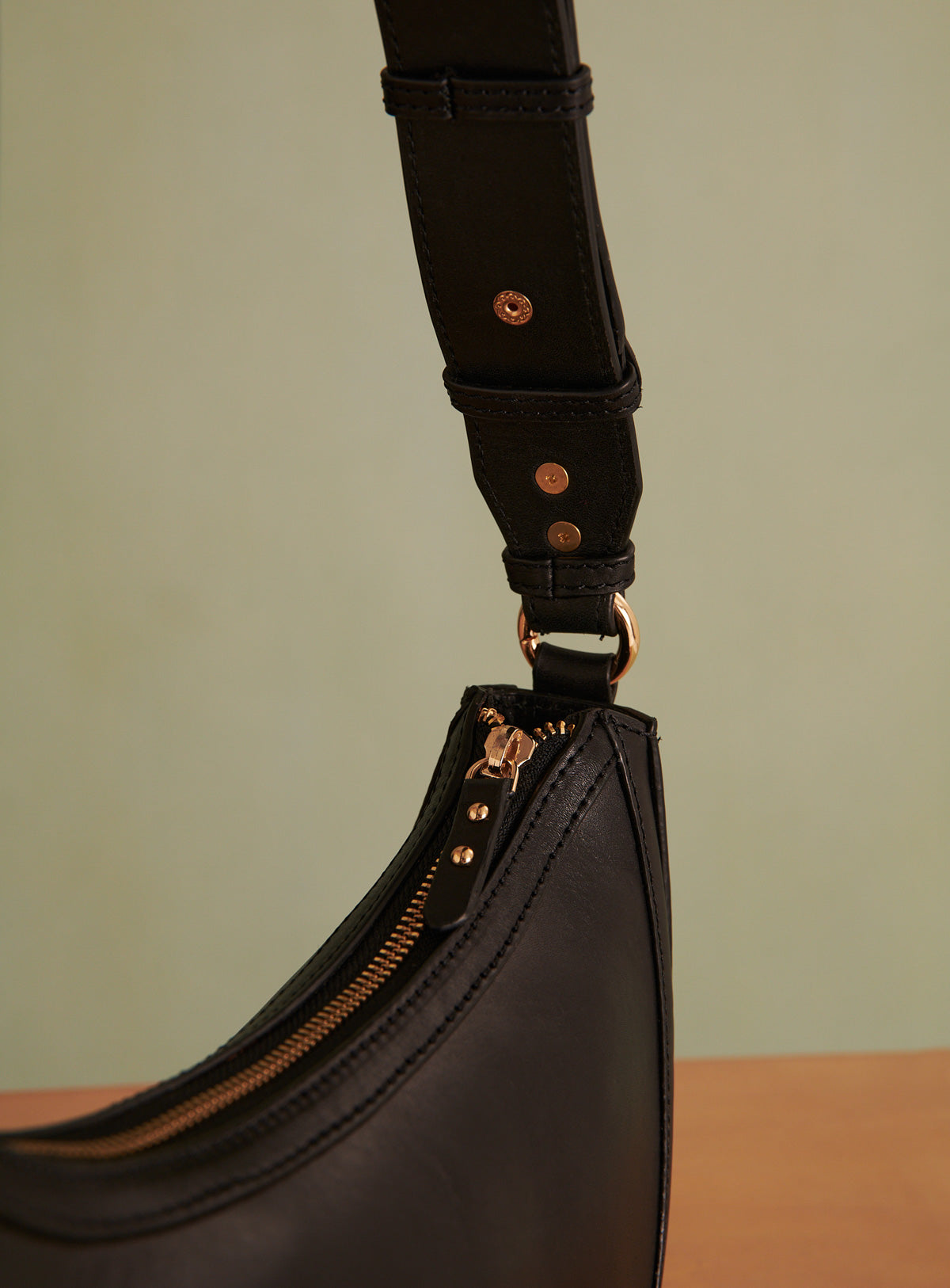 SAULA LEATHER HALF MOON BAG PETITE MENDIGOTE