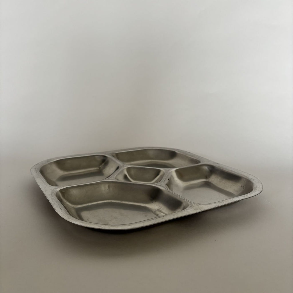 Plat En Inox Vintage