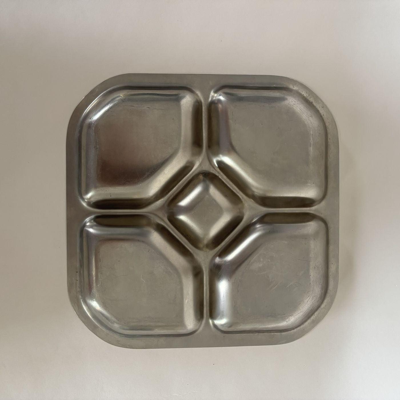 Plat En Inox Vintage