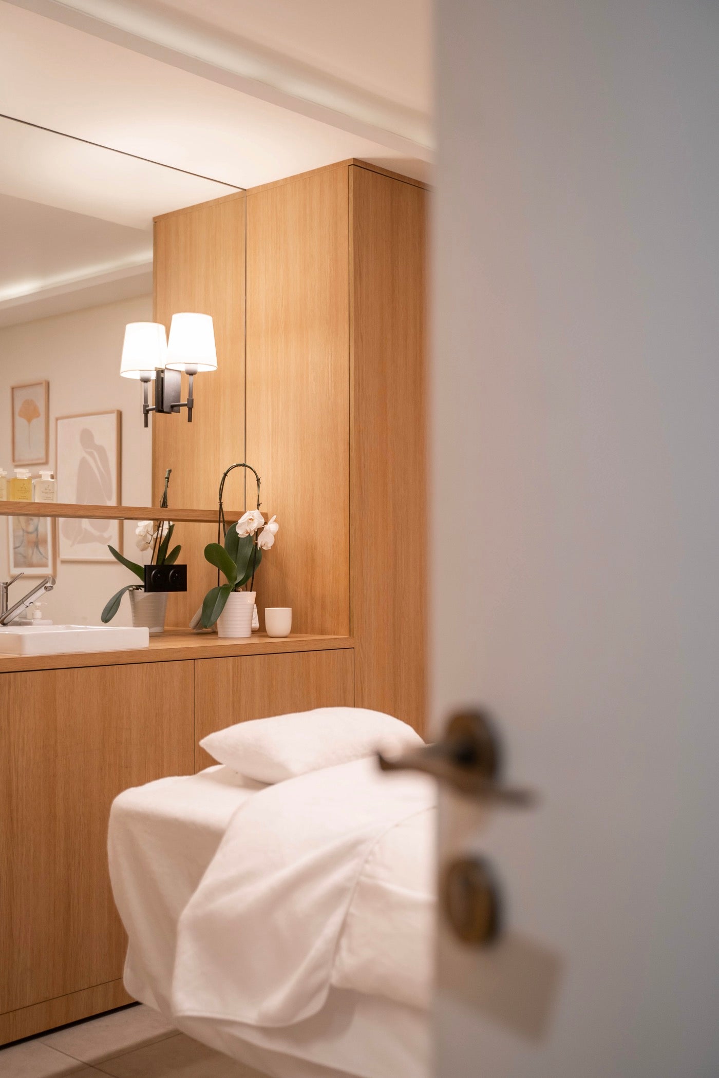 Spa Black Door Paris 8 - Soin Visage Radieux Bioeffect et Accès Au Spa 1H (1 Personne)
