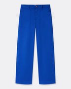 Women's pants in ultramarine blue cotton, straight and comfortable cut, with square front pockets and fitted waist to adapt to all body shapes.
