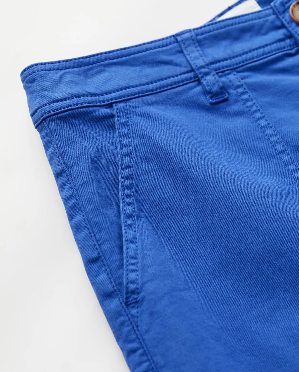 Women's ultramarine blue jeans in stretch cotton with a fitted straight cut and integrated side pockets for optimal comfort.