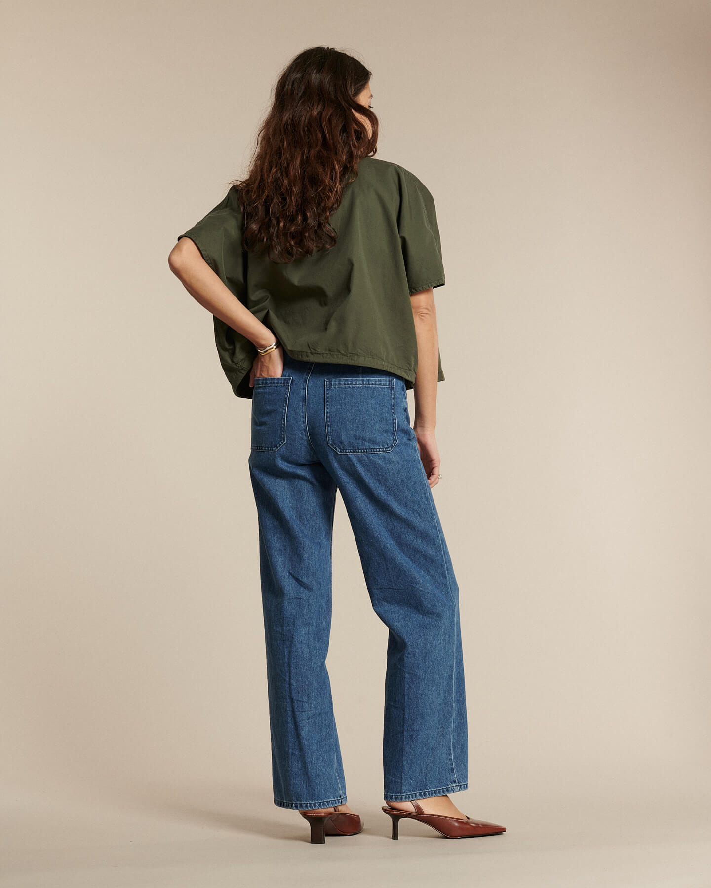 Women's jeans in medium blue cotton denim, straight cut offering an elegant and comfortable silhouette, suitable for all body shapes.