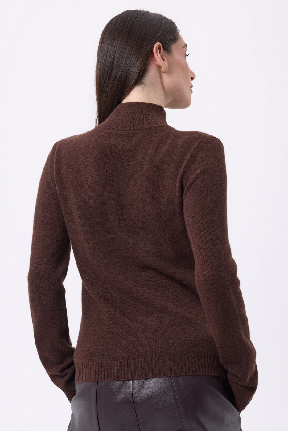 Jersey de cuello alto con botones dorados Swan - Marrón chocolate - Mujer