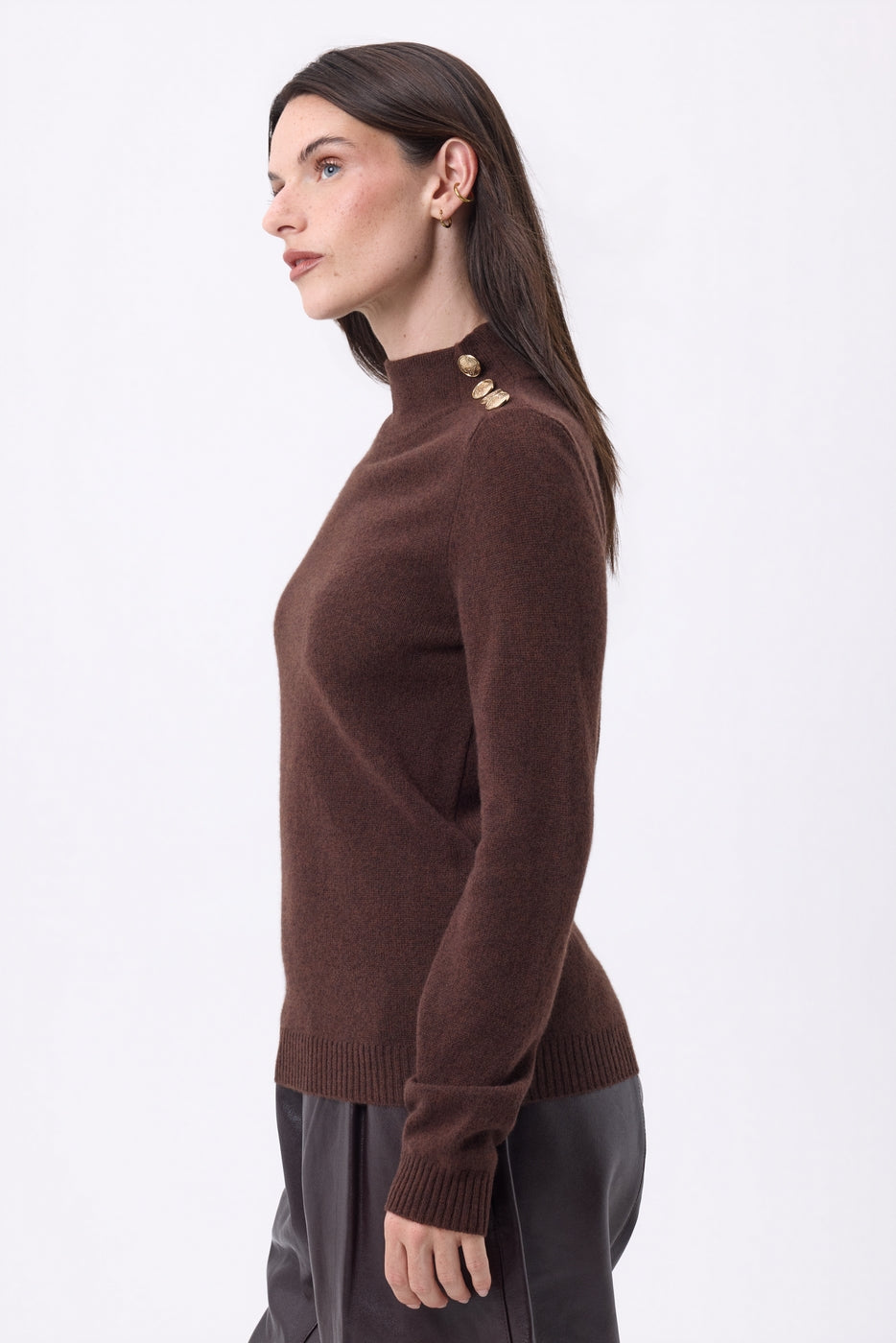 Jersey de cuello alto con botones dorados Swan - Marrón chocolate - Mujer