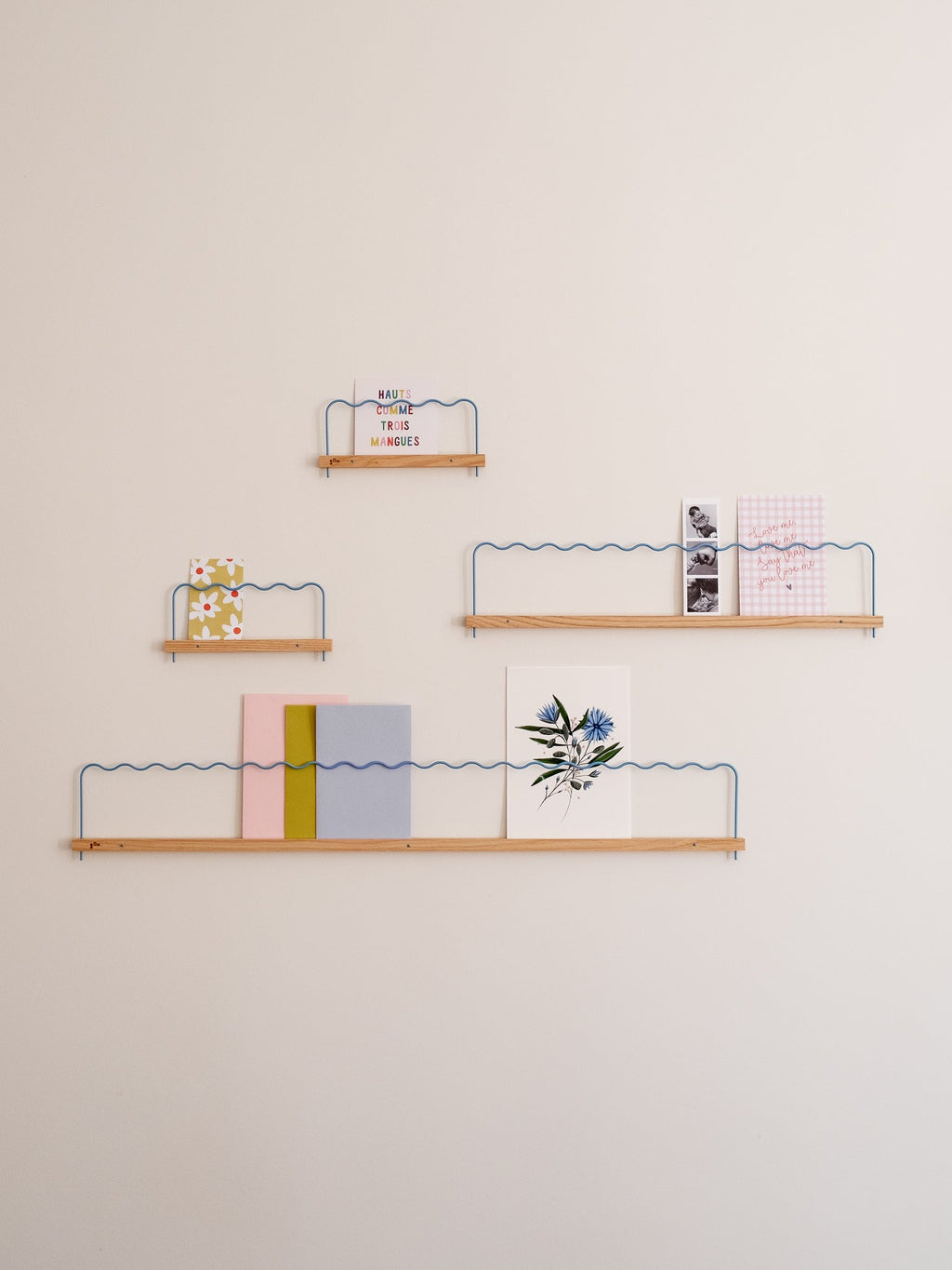 Super-Poses Onde Picture Ledge - Pastel Blue