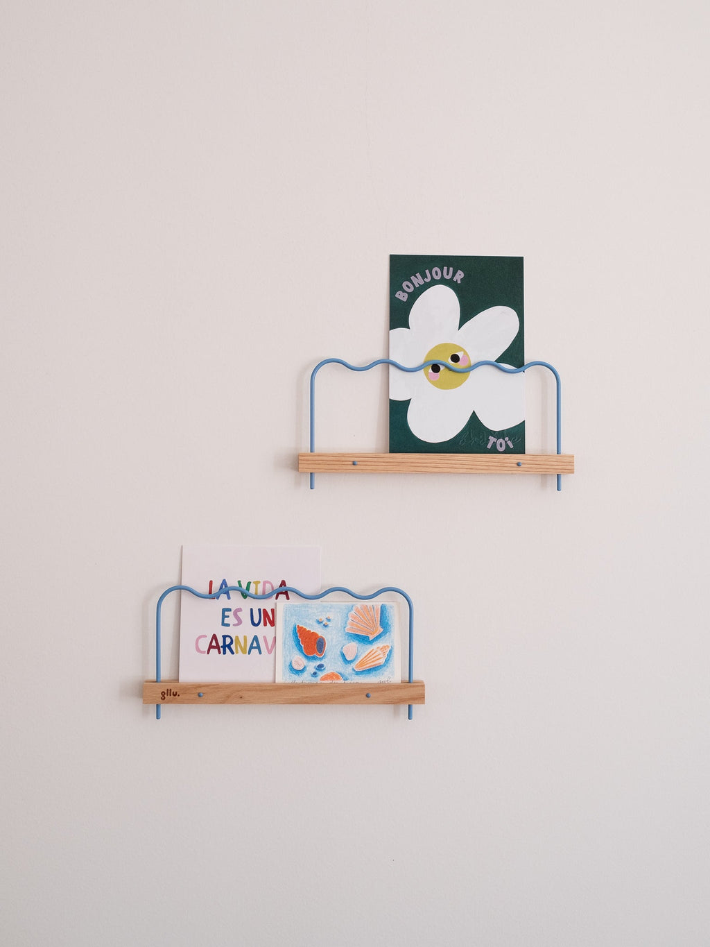 Super-Poses Onde Picture Ledge - Pastel Blue