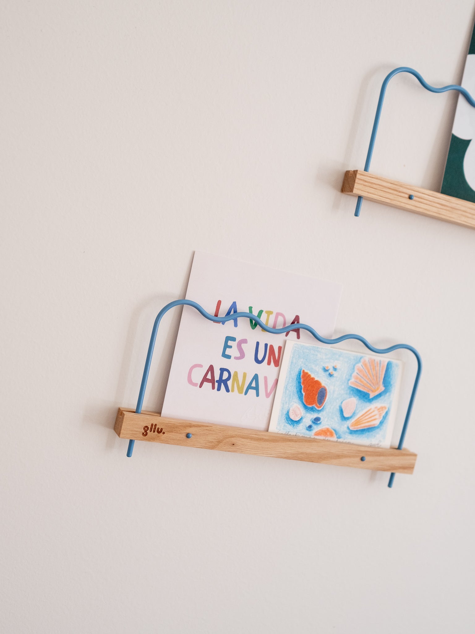 Super-Poses Onde Picture Ledge - Pastel Blue