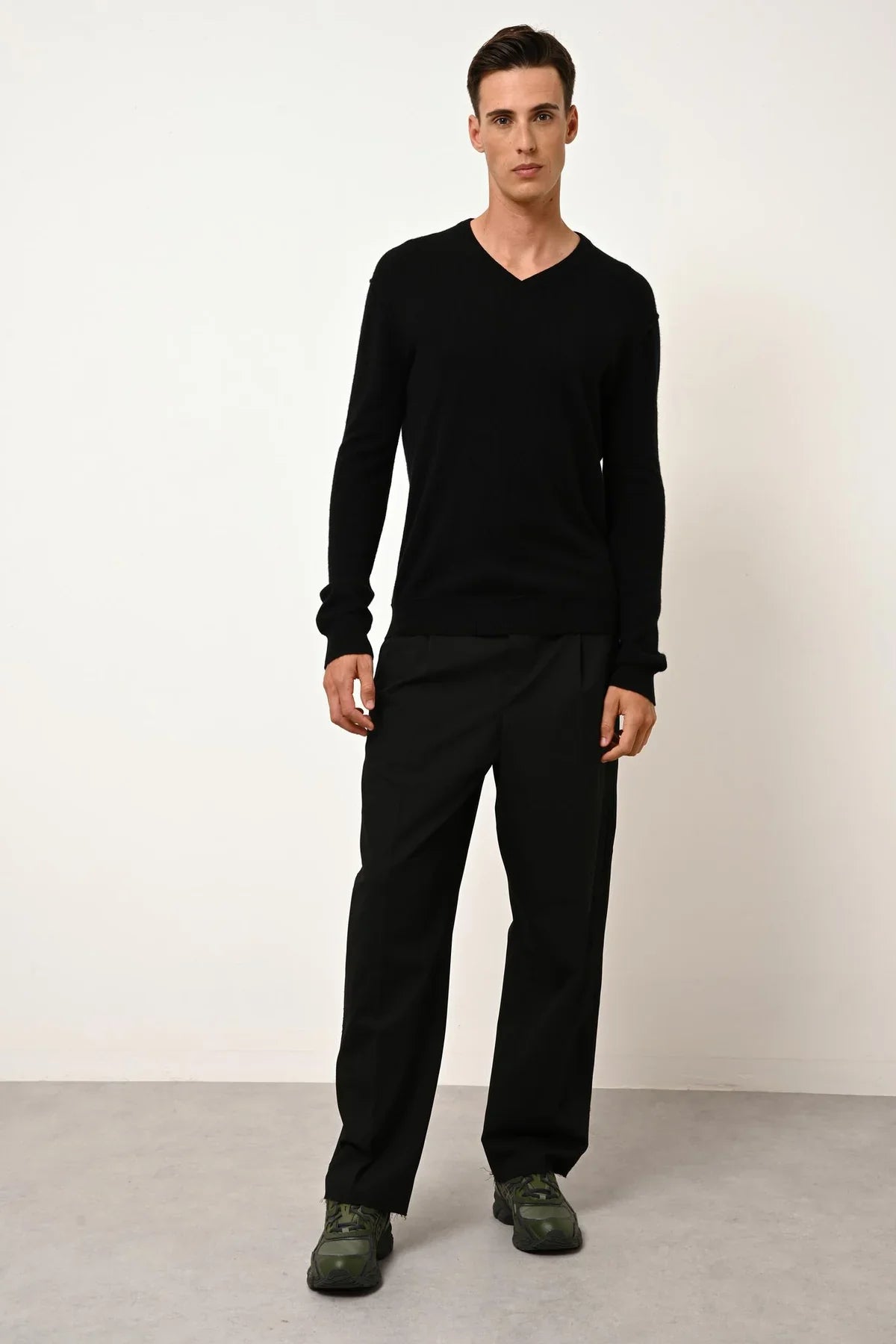 Jersey Cuello en V - Tom - Negro