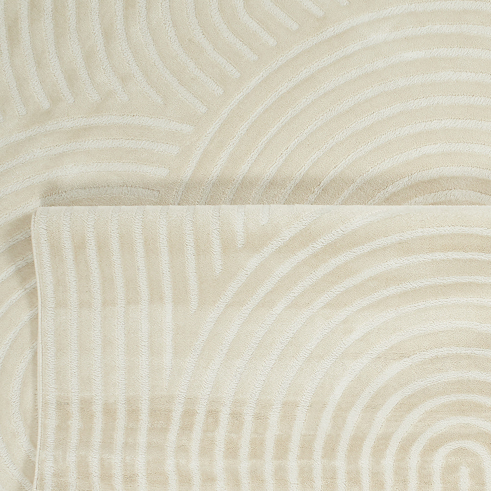 Alfombra arcoíris color crema con alfombras nazar de pelo largo en relieve
