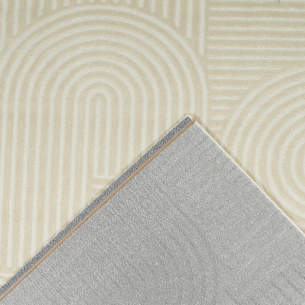 Alfombra con motivos en relieve color crema de Nazar rugs