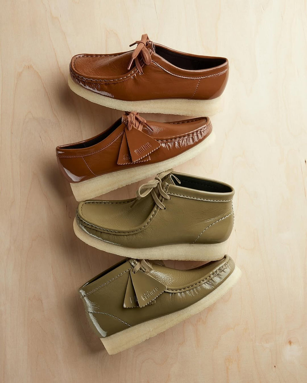 Botas Wallabee Boot - Dark Olive Patent - Mujer