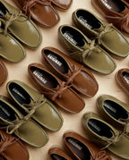 Botas Wallabee Boot - Dark Olive Patent - Mujer