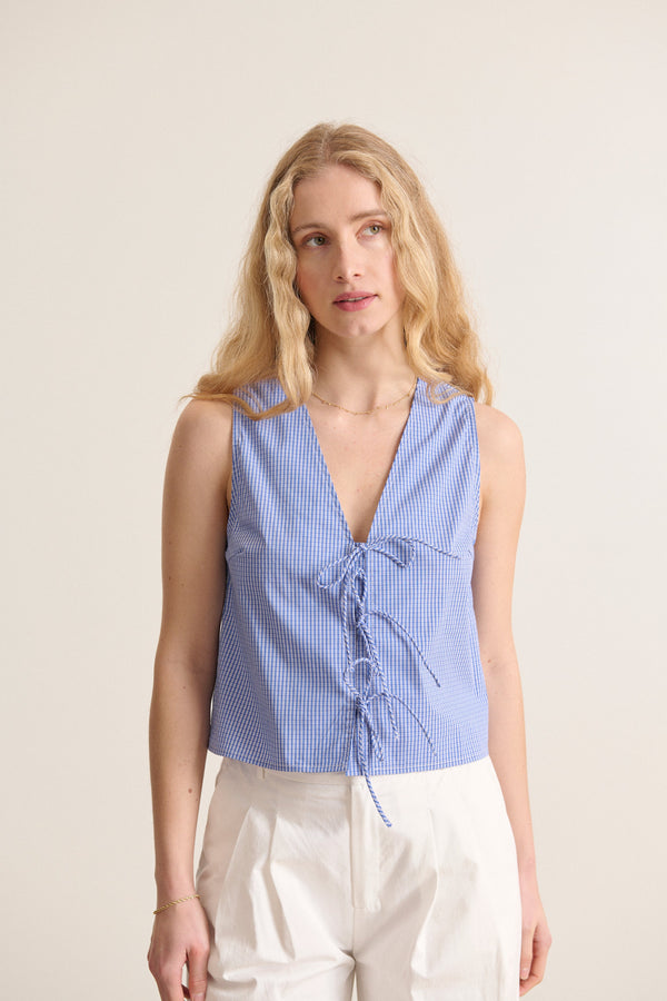 Top con lazo delantero y blusa sin mangas de tejido estampado de cuadros colección primavera verano 2025 armario de mujer  