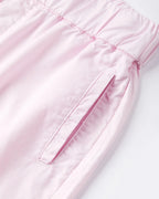 Jean pour femme en popeline légère rose pastel avec ceinture élastiquée, coupe droite et tissu doux adapté à toutes les morphologies.
