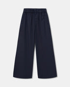 Pantalon large en popeline bleu marine, coupe ample et fluide avec taille élastiquée, matière légère idéale pour l'été, style décontracté et féminin.