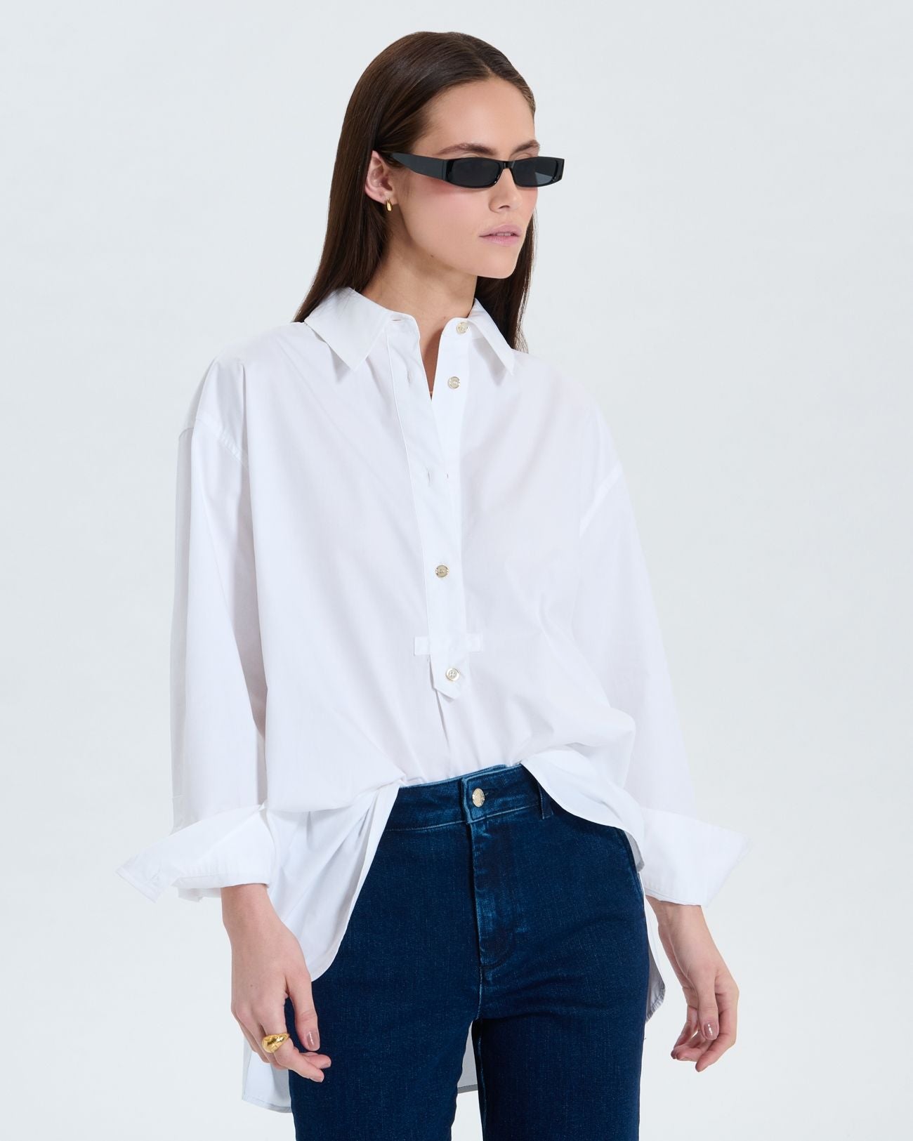 White oversized shirt_1