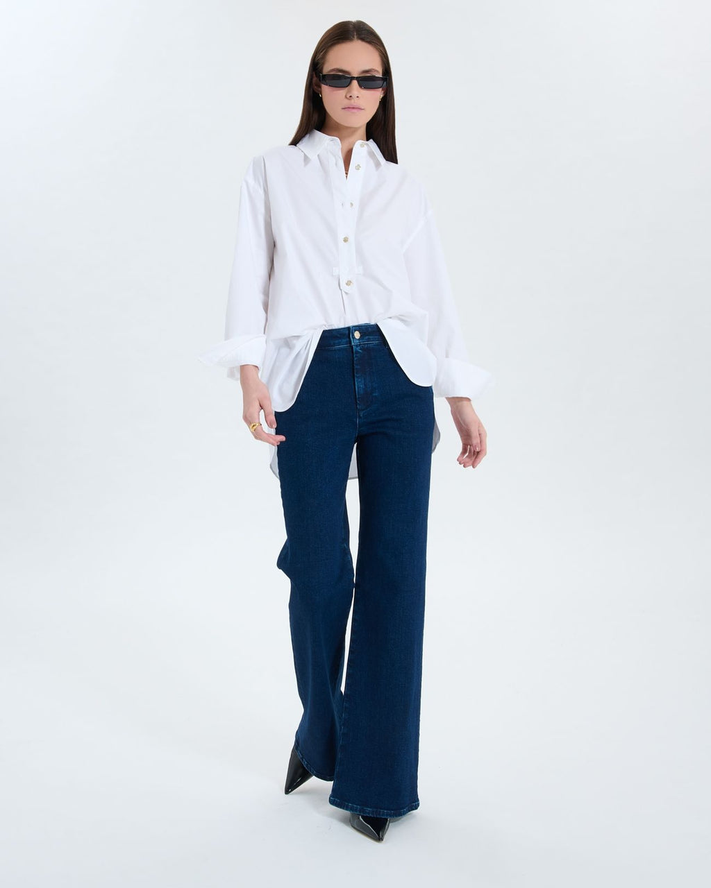 White oversized shirt_2