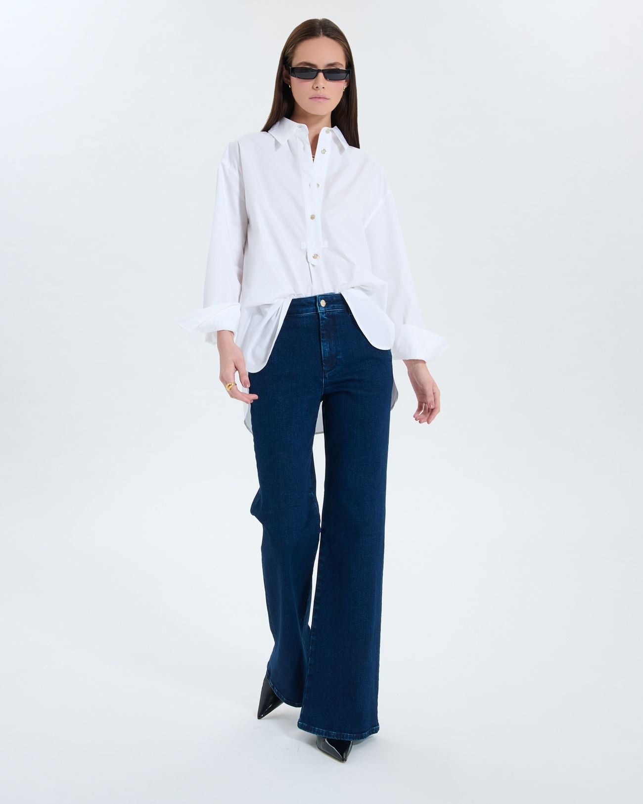 White oversized shirt_2