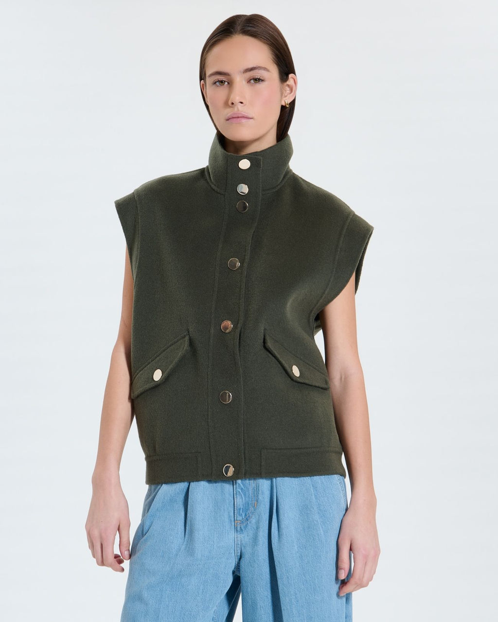 Khaki sleeveless jacket_1
