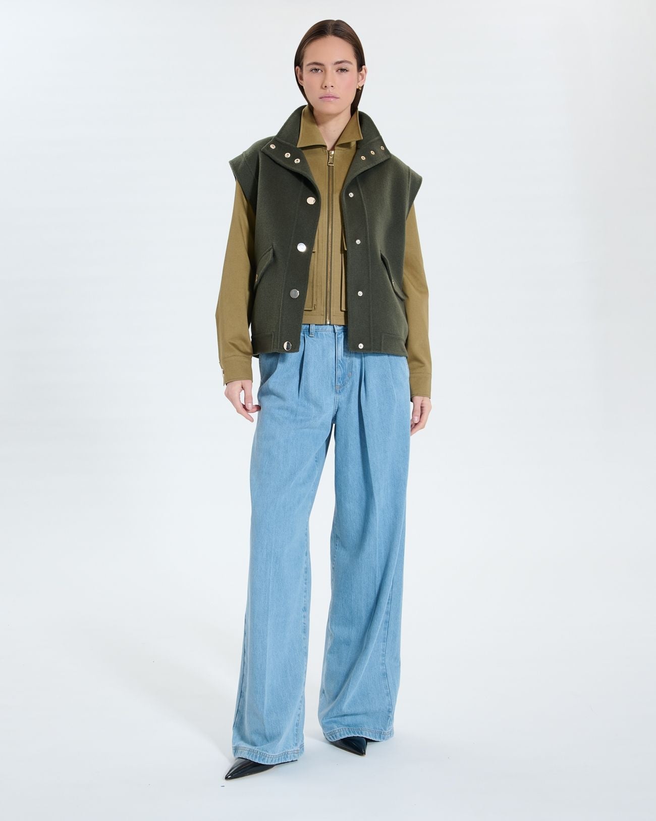 Khaki sleeveless jacket_2