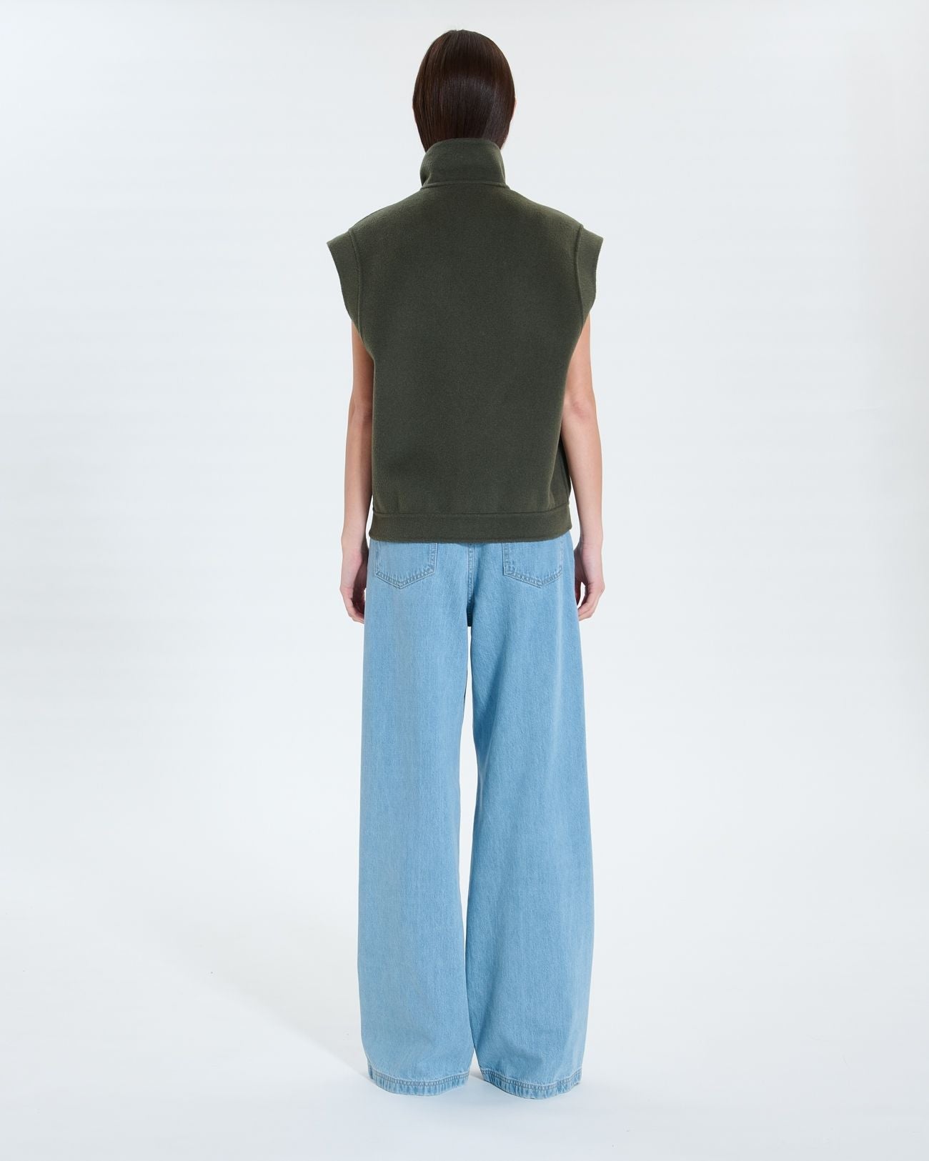 Khaki sleeveless jacket_3