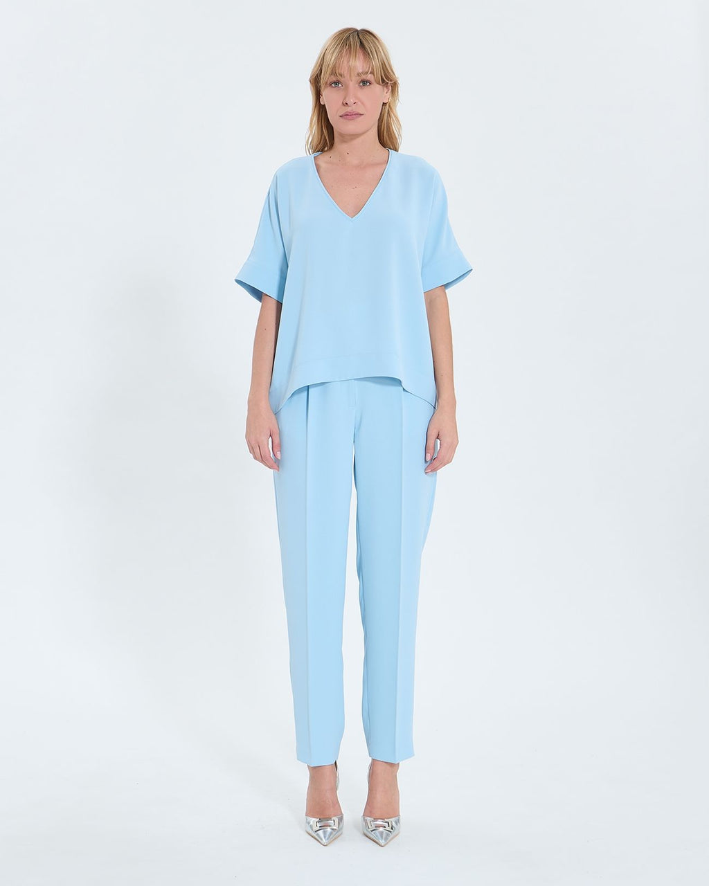 Top crepe escote pico azul cielo_2