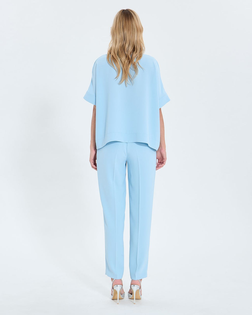 Top crepé cuello pico azul cielo_3