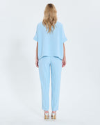 Top crepé cuello pico azul cielo_3