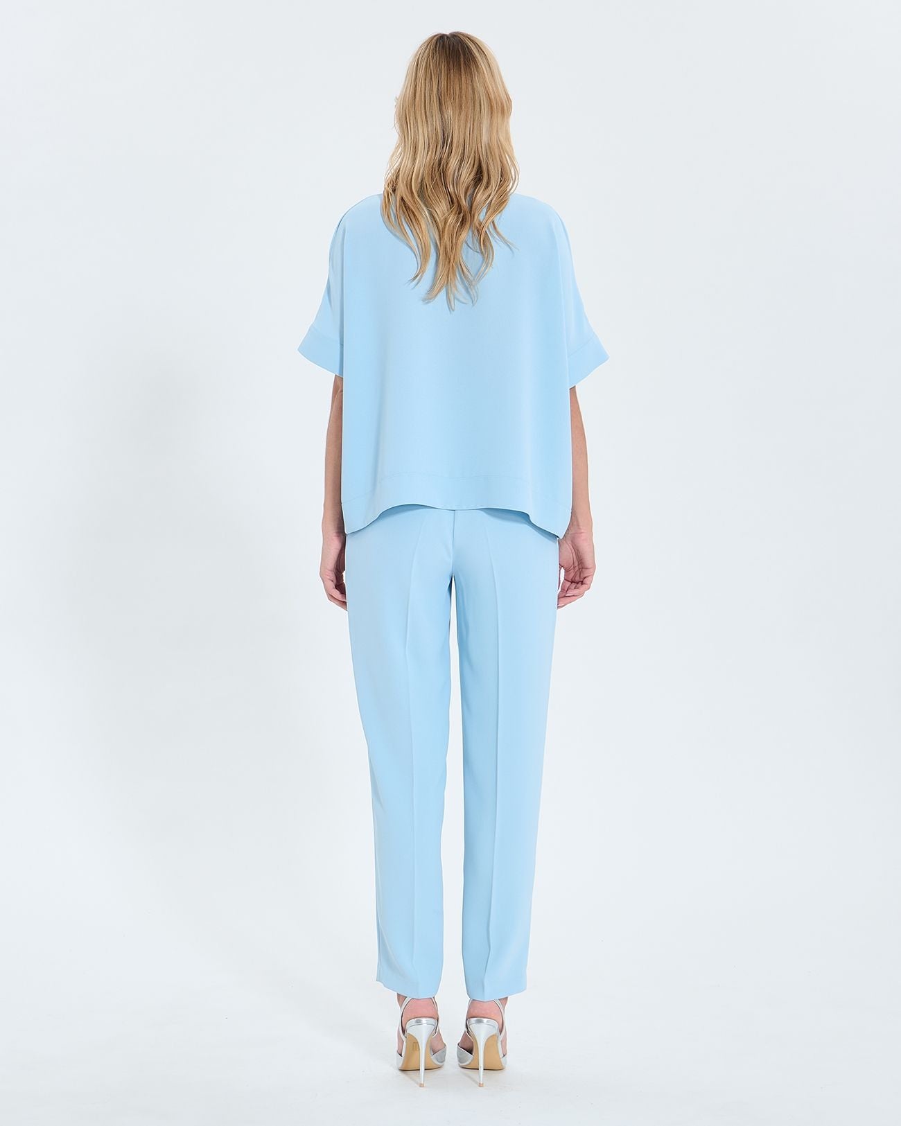 Top crepé cuello pico azul cielo_3