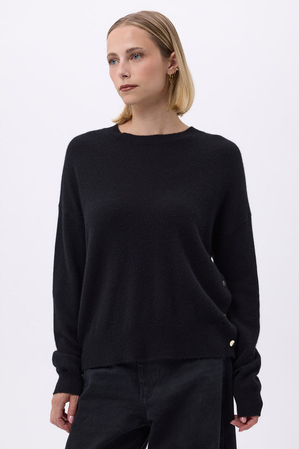 Pullover mit Rundhalsausschnitt und seitlichen goldenen Knöpfen F Victoire - Schwarz - Damen