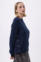 Rundhalspullover mit seitlichen Goldknöpfen F Victoire – Marineblau – Damen