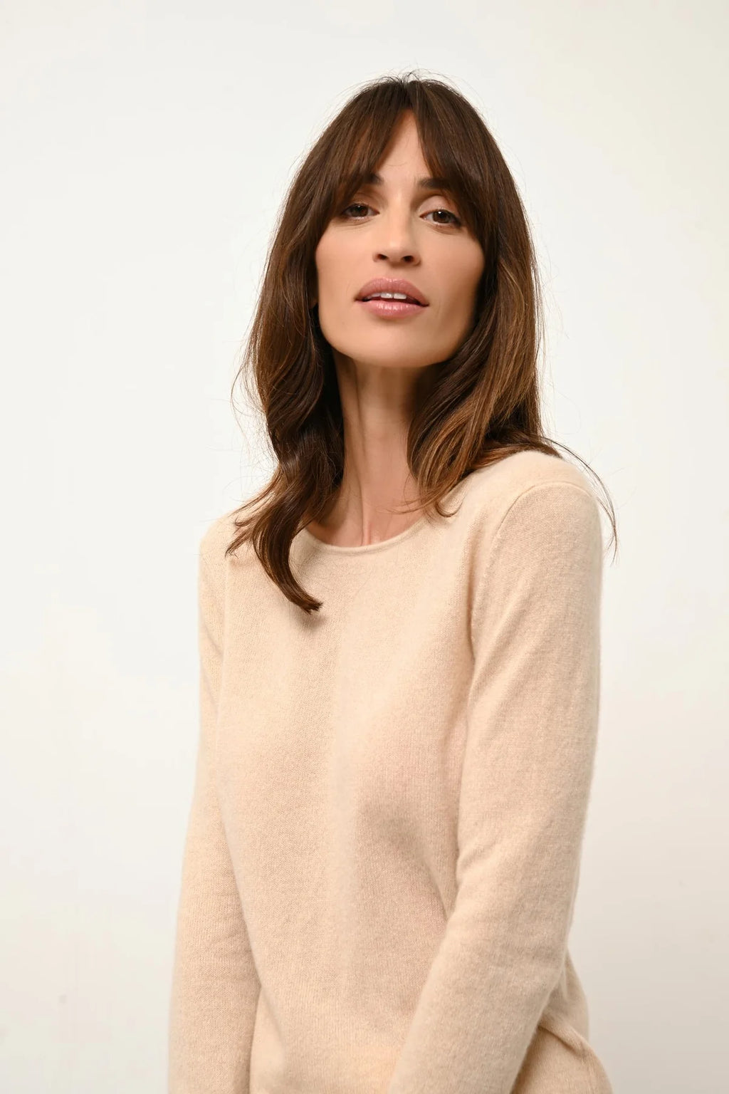 Rundhalset Strikbluse - Vivian - Sand
