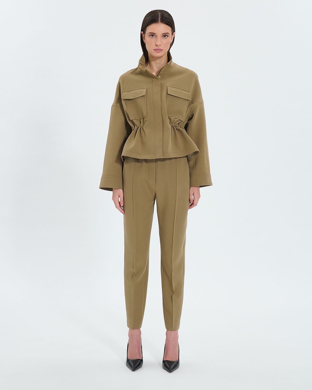 Loose khaki pants_1