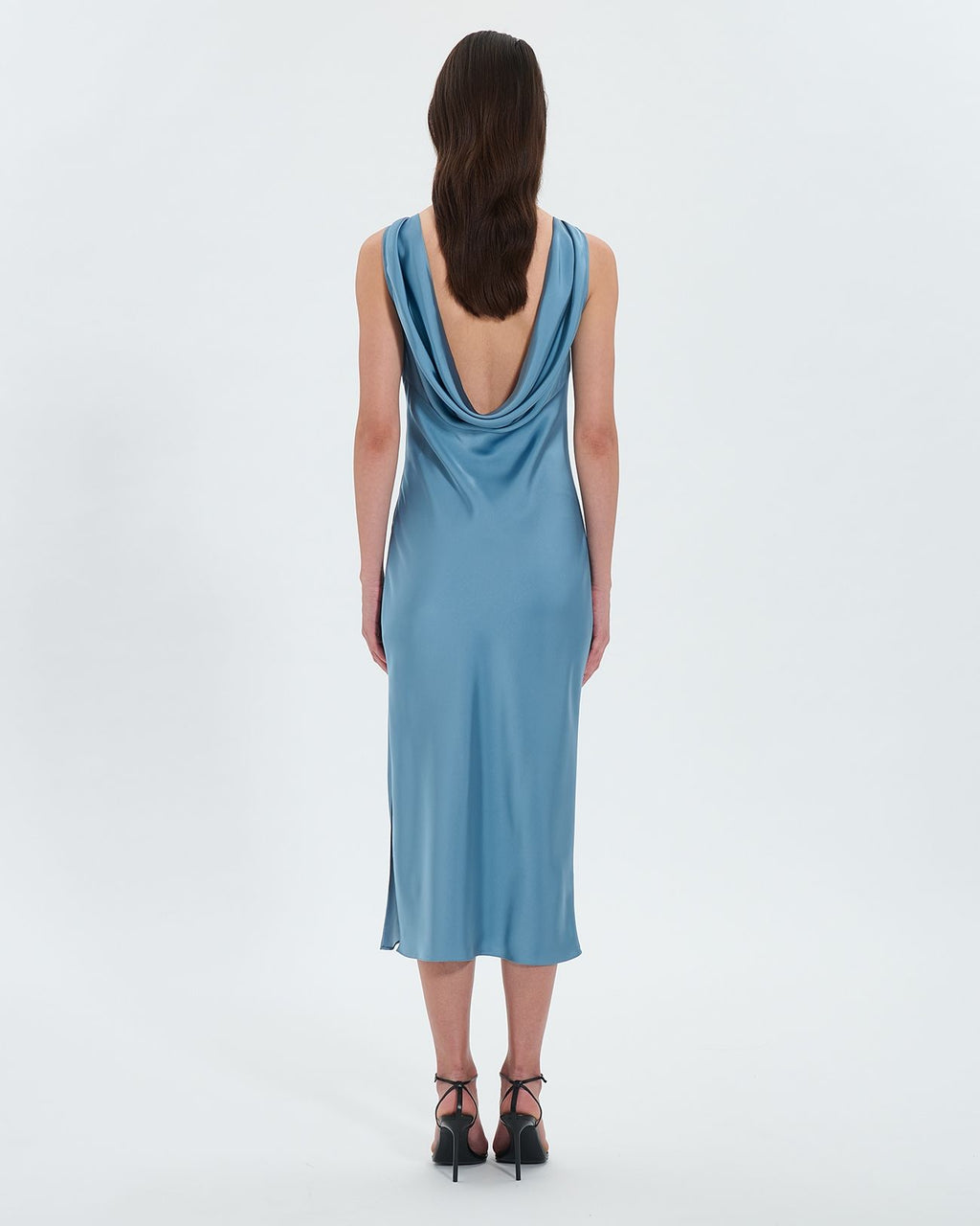 Robe satinée à dos bénitier bleu hortensia_3