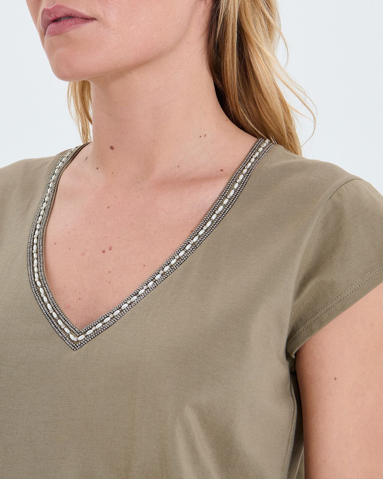 Khaki V-neck t-shirt_2