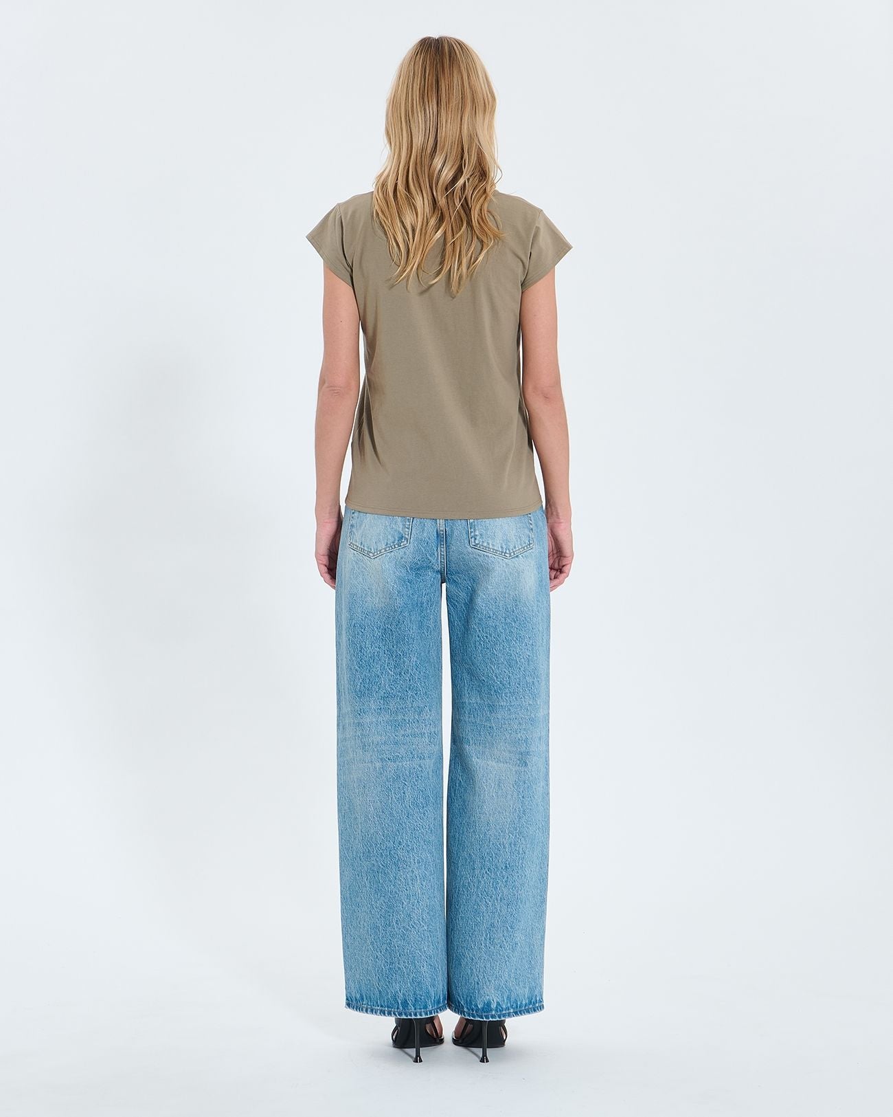 Khaki V-neck t-shirt_3