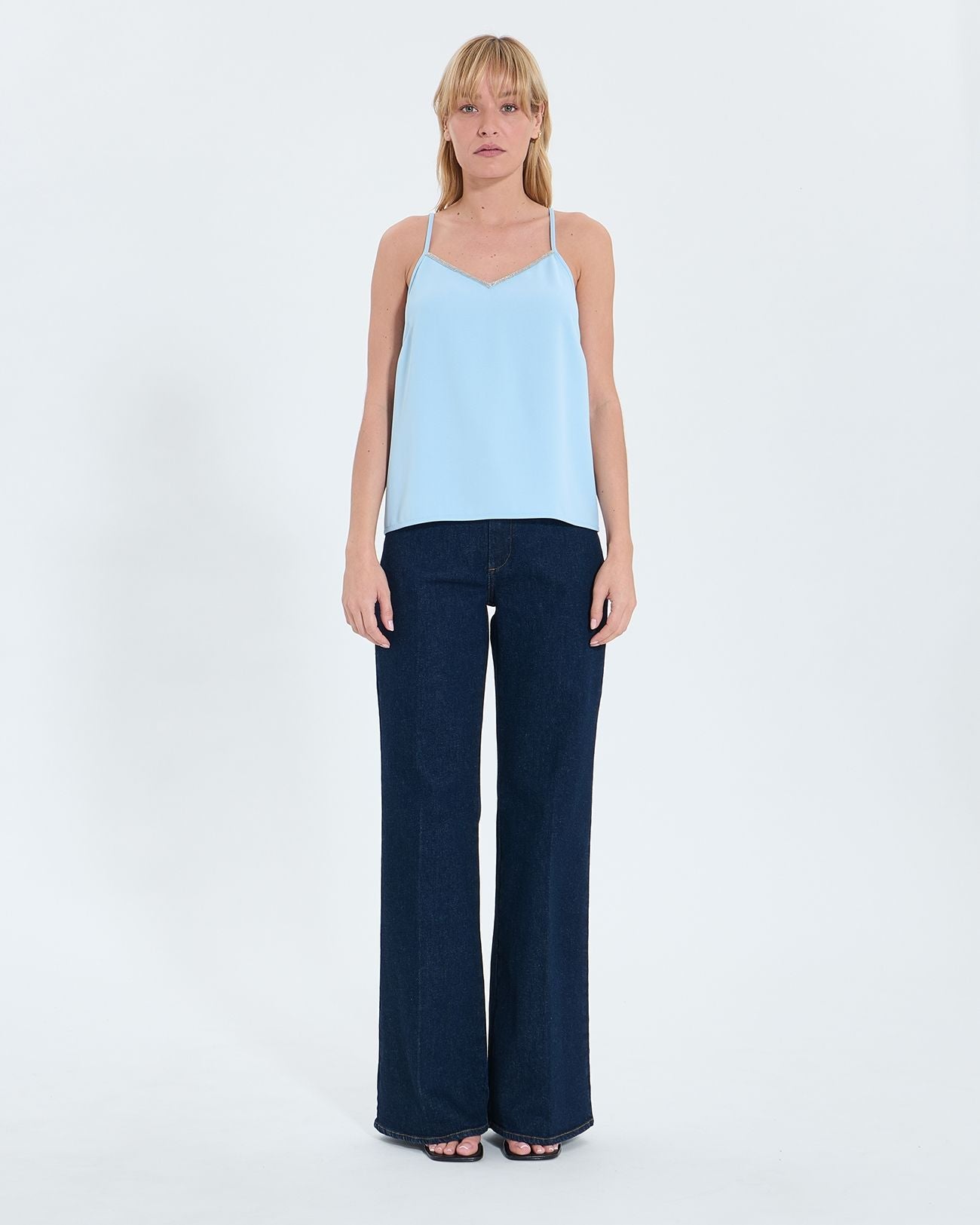 Camiseta sin mangas azul cielo_4